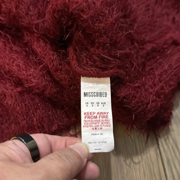 Missguided Fuzzy sweater Small Burgundy Drop Back Oversized Acrylicic & Feathers - Picture 2 of 8